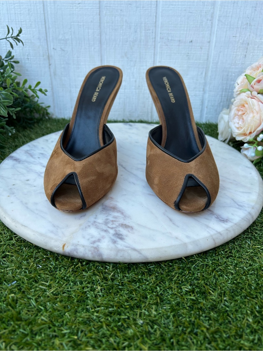 VERONICA BEARD
Mirabel Peep Toe Wedge Sandal
In Chestnut &Black Sz 9 gently used - Picture 9 of 16